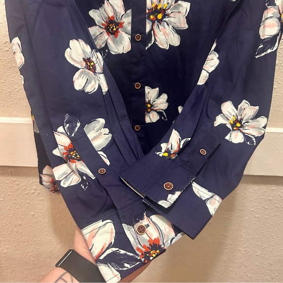 Eighth Avenue Long Sleeve Navy and Floral Men’s Button-Up Shirt Size L NWT - Picture 4 of 7